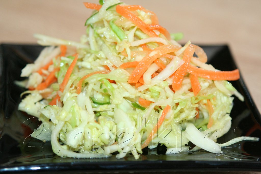 Рецепт: Салат из капусты с чесноком - с яблочным уксусом