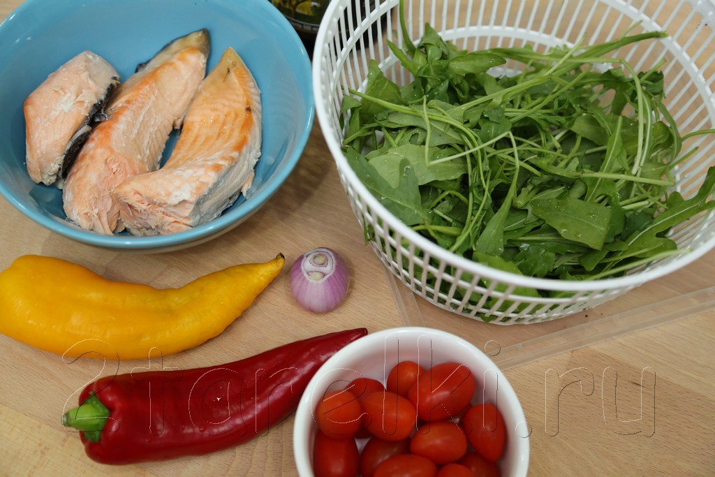 Фитнесс-салат с семгой и рукколой 1