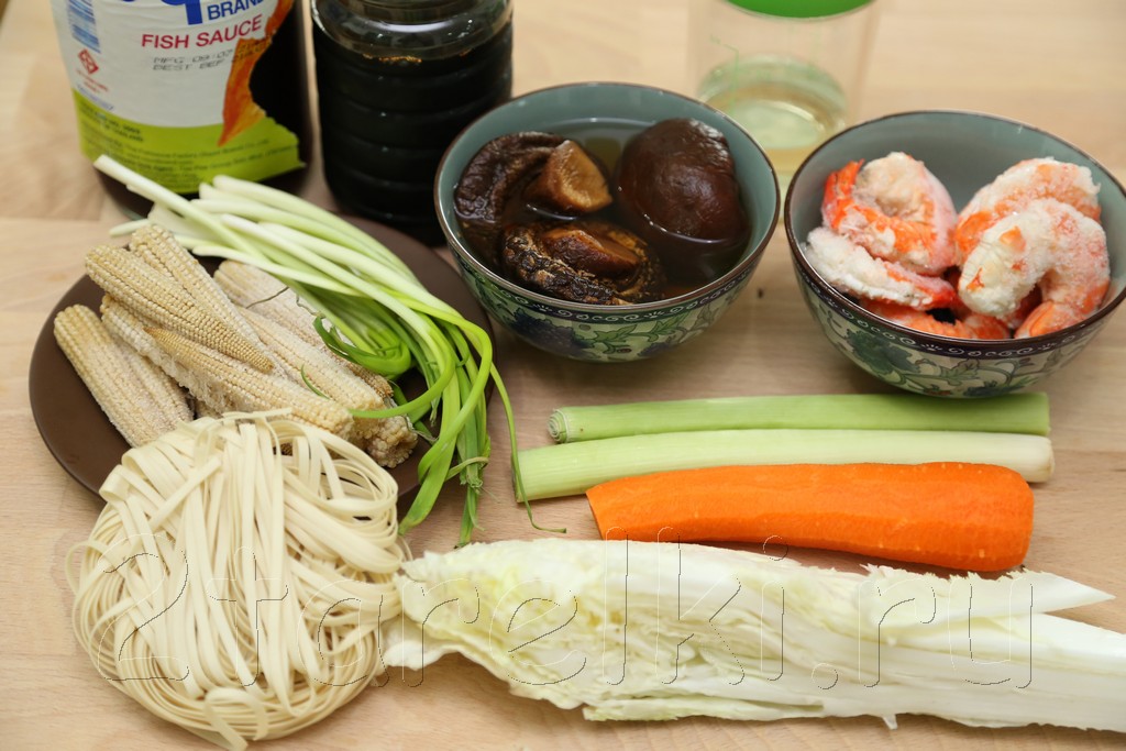 Грибной суп с креветками и овощами по-азиатски 1