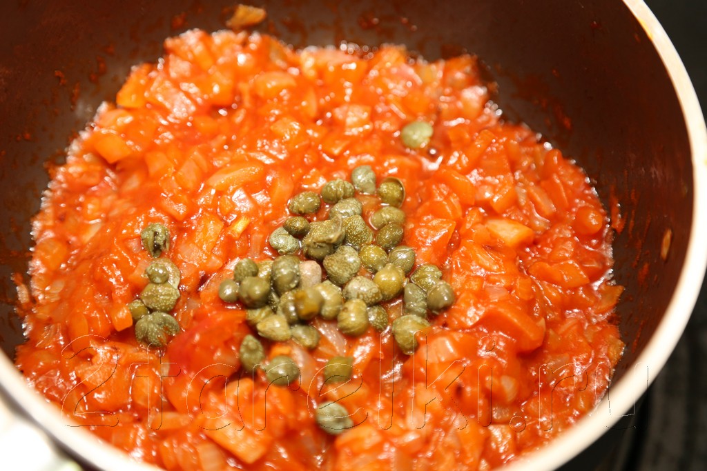 Пикантный томатный соус с каперсами 6