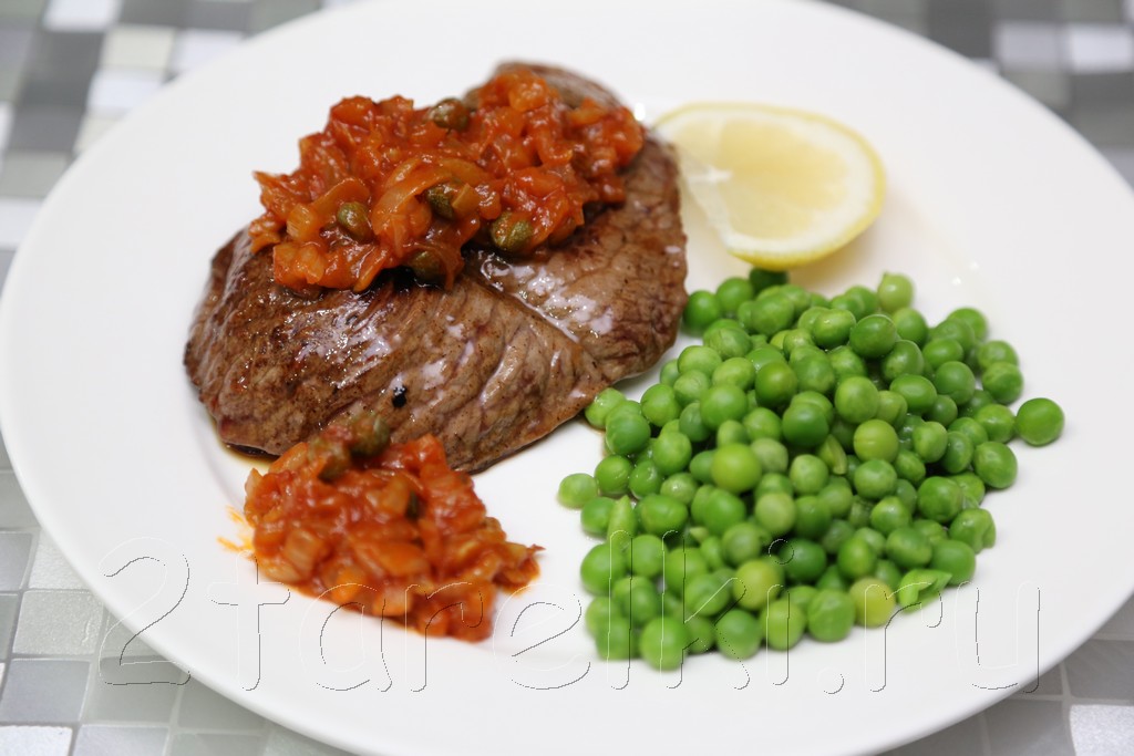 Жареное мясо с пикантным томатным соусом с каперсами 4