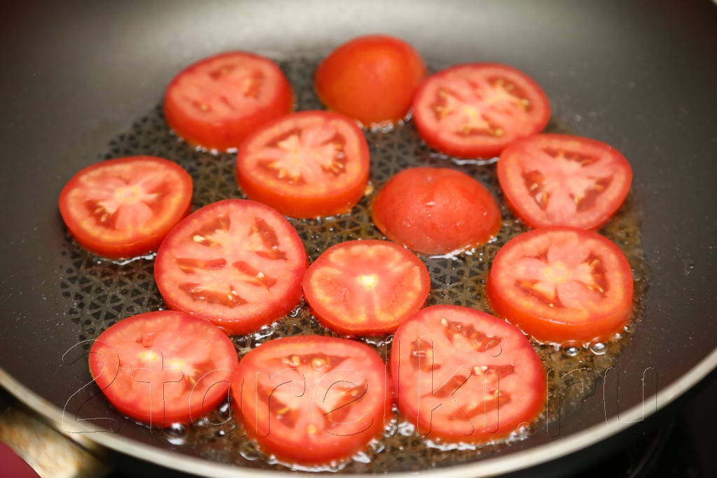 Жареные помидоры с кинзой 4