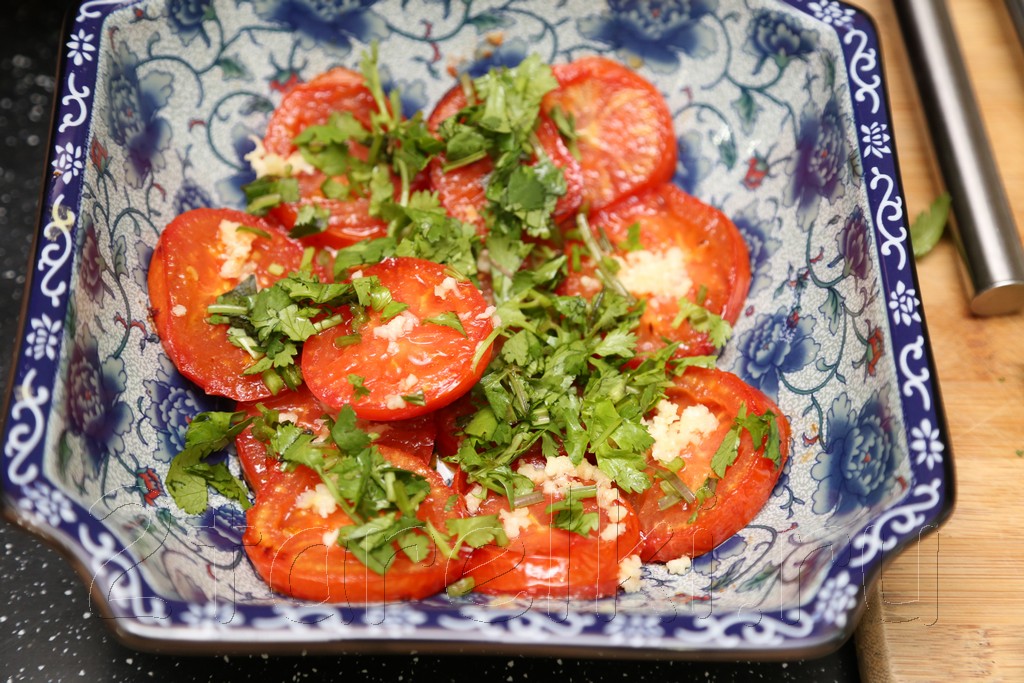 Жареные помидоры с кинзой 6