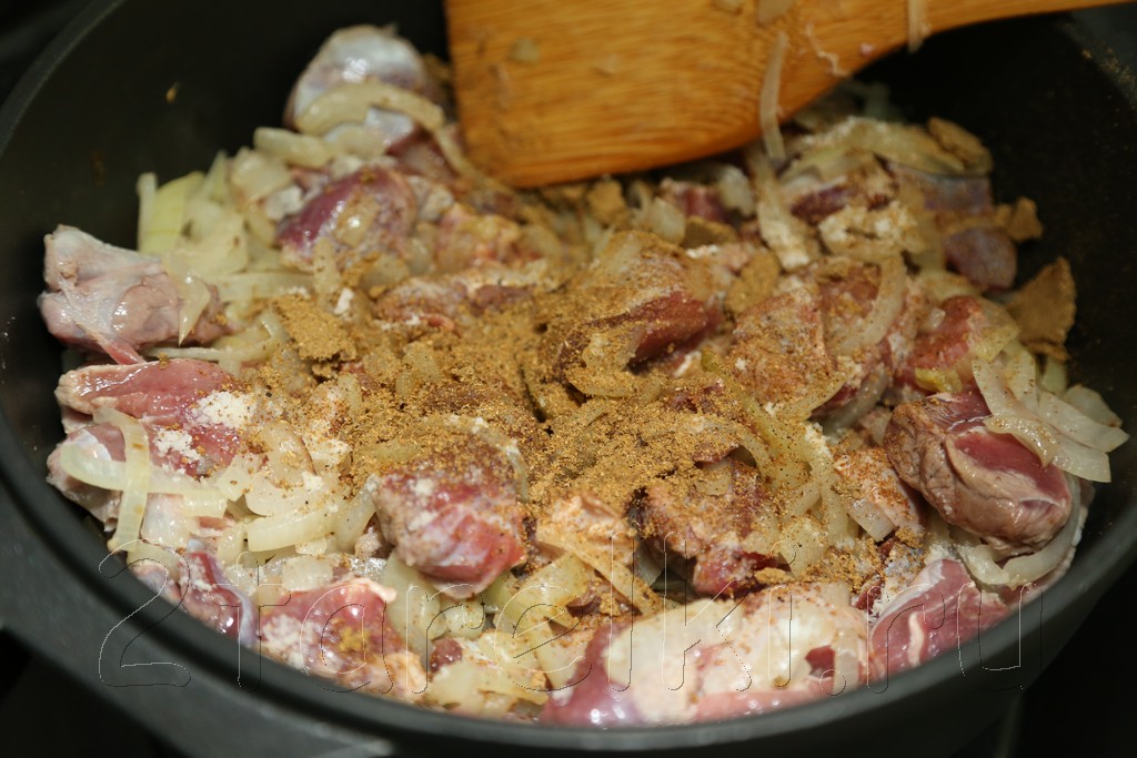 Тушеная говядина в сметанно-черносливовом соусе 5