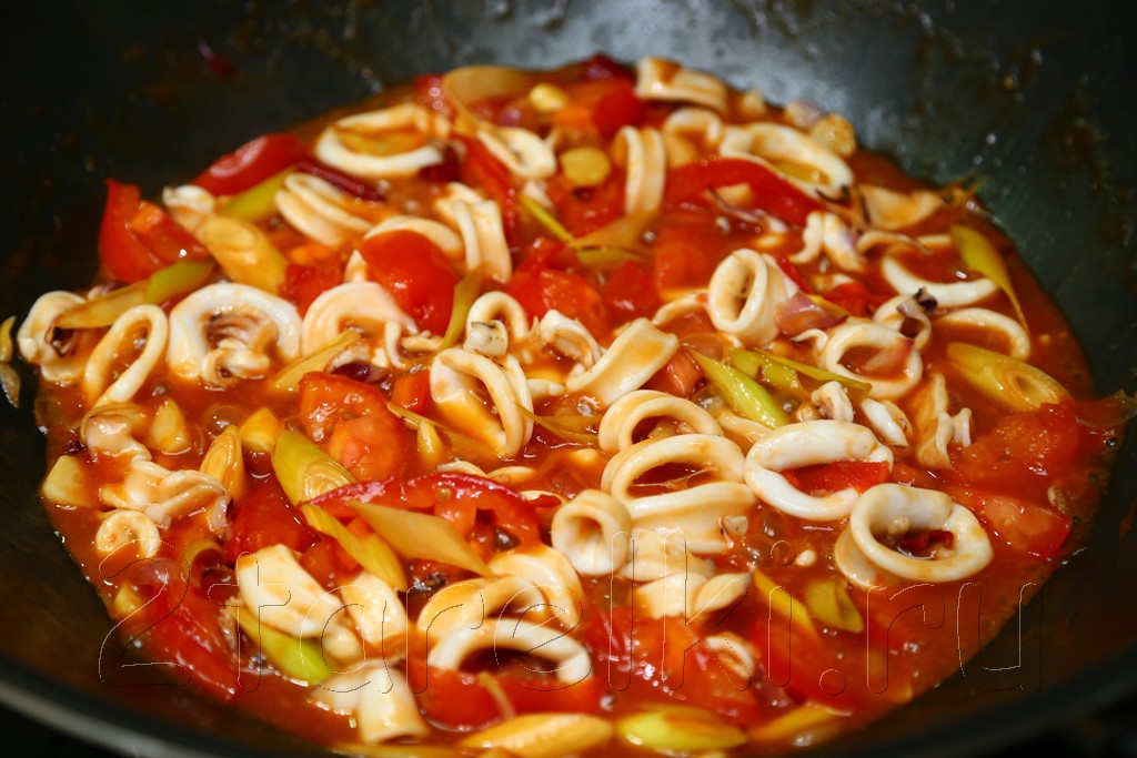 Кальмары в томатном соусе по-малайзийски 10