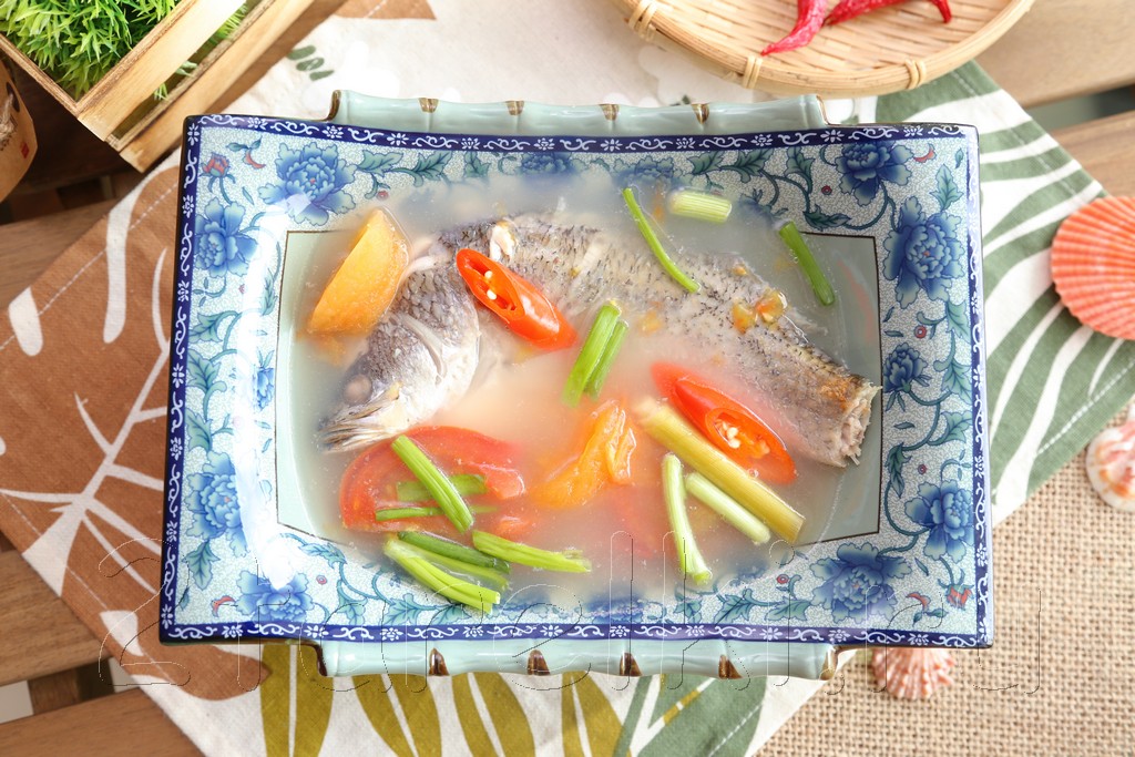 Простой суп с рыбой по-азиатски